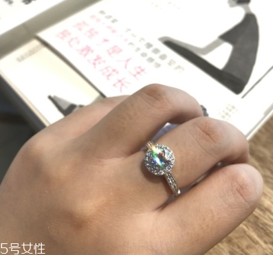 鉆戒是鉑金好還是18k金好？鉆戒買鉑金還是18k金？