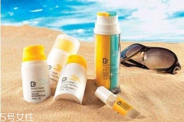 防曬霜對(duì)皮膚有傷害嗎？每天用防曬霜傷皮膚嗎？