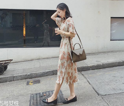 女生去海邊穿什么衣服？海邊度假怎么穿搭顯瘦？
