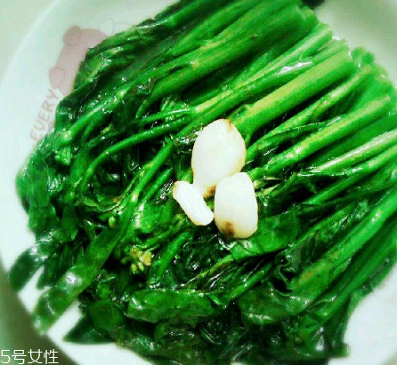 芥蘭炒飯?jiān)趺醋?？雞蛋怎么做成蛋炒飯？
