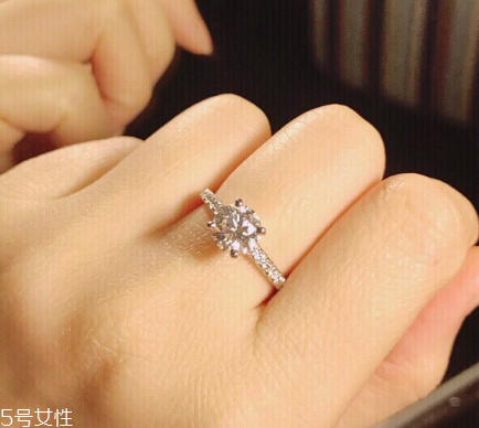 鉆戒和婚戒怎么一起戴？鉆戒和婚戒怎么同時(shí)戴？