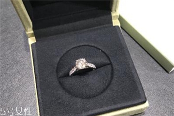 鉆戒和婚戒怎么一起戴？鉆戒和婚戒怎么同時戴？