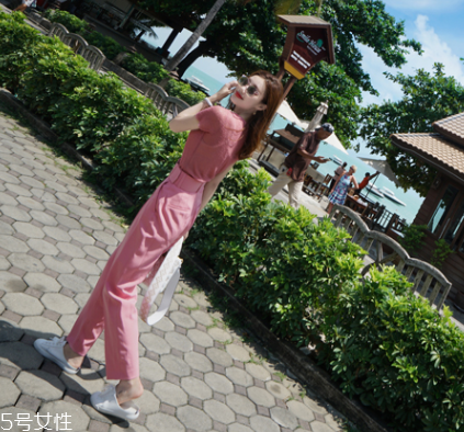 女裝粉色怎么搭配？粉色女裝搭配圖片
