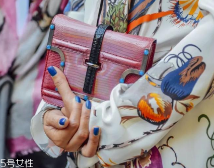 女裝粉色怎么搭配？粉色女裝搭配圖片