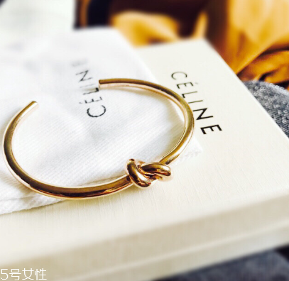 手鐲可以戴兩只手嗎？手鐲可以兩只手同時(shí)戴嗎？