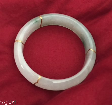 手鐲可以帶著睡覺嗎？手鐲睡覺戴好嗎？