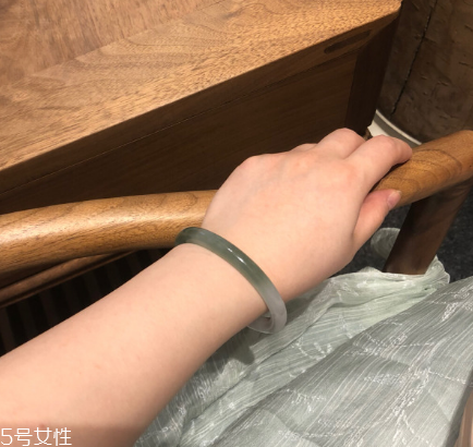 手鐲可以讓別人摸嗎？手鐲被別人摸了有影響嗎？