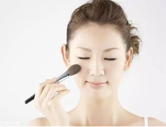 腮紅是刷在哪個(gè)位置？標(biāo)準(zhǔn)腮紅打在什么位置？