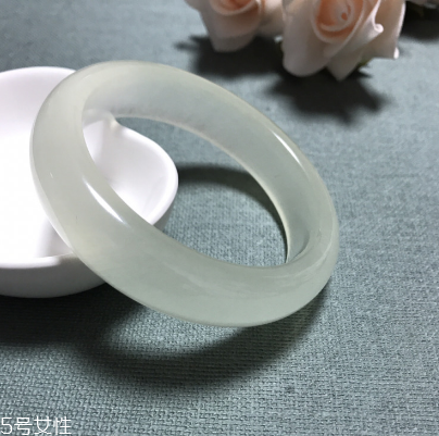 手鐲戴不進(jìn)去怎么辦？手鐲戴不進(jìn)去解決妙招