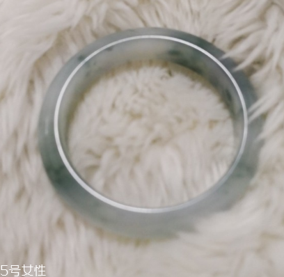 手鐲什么顏色好看？手鐲買哪種顏色好？
