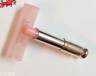 唇膏用完里邊怎么打開？唇膏剩一截怎么挖出來？