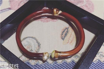 雞血藤手鐲可以碰水嗎？雞血藤手鐲沾水好嗎？