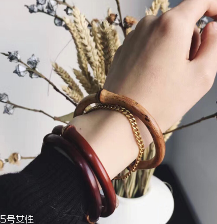 雞血藤手鐲有什么功效？雞血藤手鐲佩戴的好處