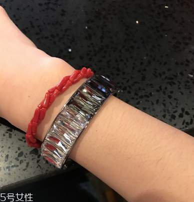 紅珊瑚手鏈真假鑒別 怎樣辨別紅珊瑚手鏈的真假？