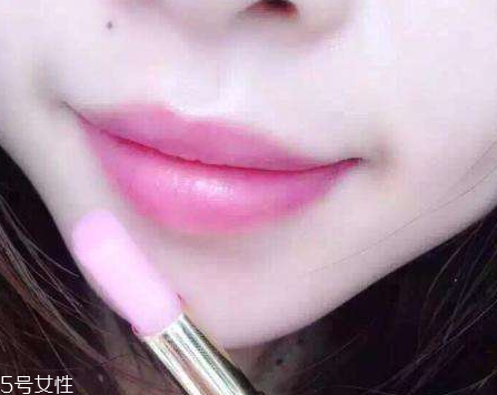 唇膏過敏怎么辦？唇膏過敏癥狀