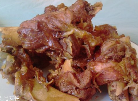 鹿肉和牛肉哪個(gè)好？鹿肉和牛肉哪個(gè)好吃些？