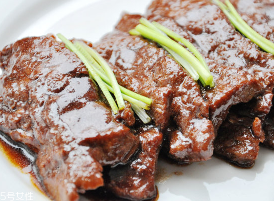 鹿肉和牛肉哪個(gè)好？鹿肉和牛肉哪個(gè)好吃些？