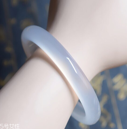 玉髓手鐲一般多少錢？玉髓手鐲市場價(jià)格