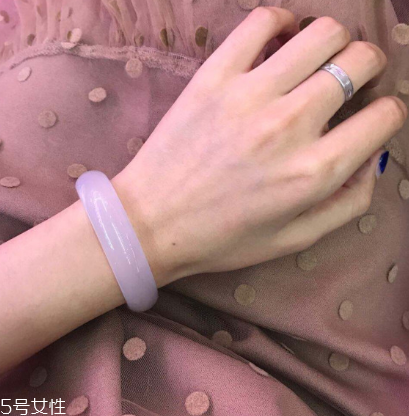 玉髓手鐲什么顏色好？玉髓手鐲顏色推薦