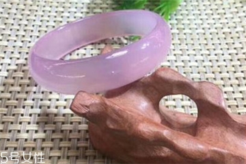 玉髓手鐲什么顏色好？玉髓手鐲顏色推薦