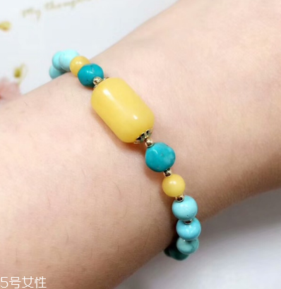 綠松石可以戴著洗澡嗎？綠松石手串洗澡要摘嗎？