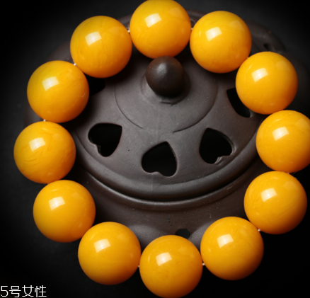 蜜蠟手串可以沾水嗎？蜜蠟手串能碰水嗎？