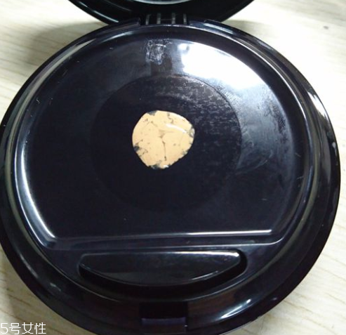 雅詩蘭黛紅石榴氣墊cc代言人是誰？雅詩蘭黛氣墊哪款好用？