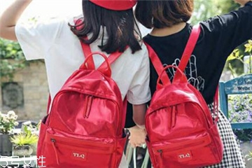 20歲女生背什么包？20多歲女生適合什么包包？
