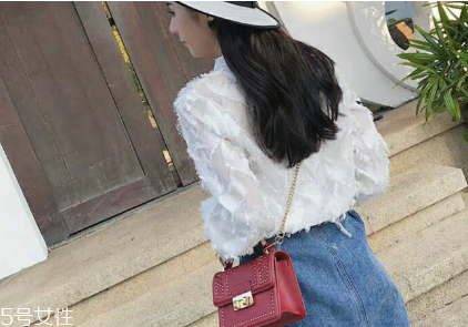 20歲女生背什么包？20多歲女生適合什么包包？