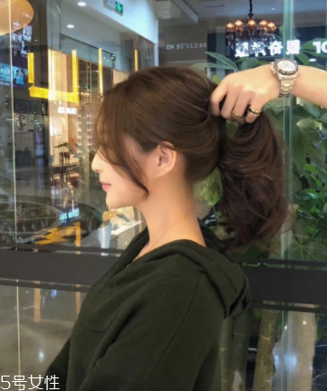 燙發(fā)是冷燙好還是熱燙好？冷燙和熱燙哪個更自然？