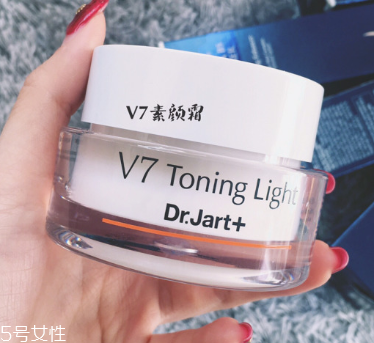 長期用素顏霜會變黑嗎？長期用素顏霜的后果