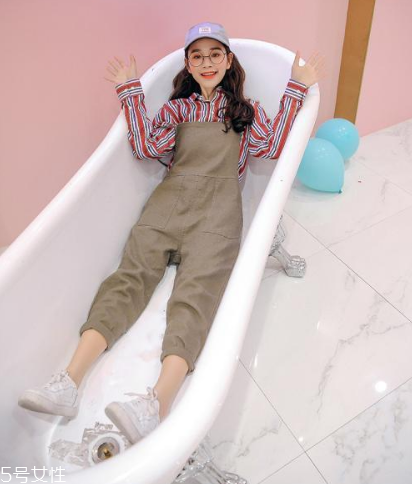 平胸女生夏天穿什么？平胸也能穿出高級感