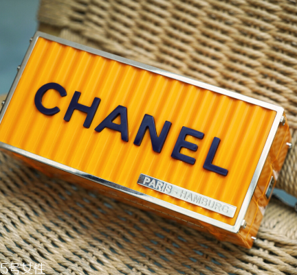 chanel集裝箱多少錢？香奈兒集裝箱包包正品價格