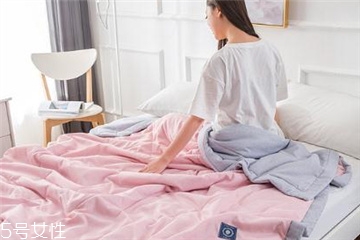 空調(diào)被可以曬太陽(yáng)嗎？多曬被子好處多