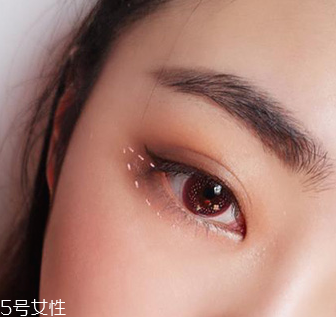 下眼影怎么畫顯眼睛大？眼睛變大2倍的下眼影畫法