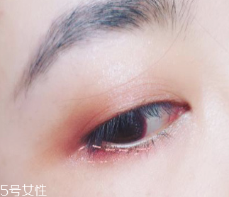 下眼影怎么畫顯眼睛大？眼睛變大2倍的下眼影畫法