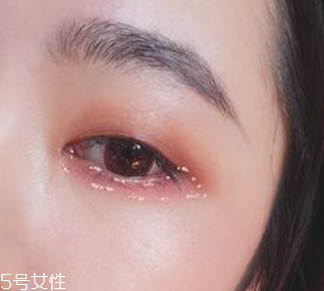 下眼影怎么畫顯眼睛大？眼睛變大2倍的下眼影畫法