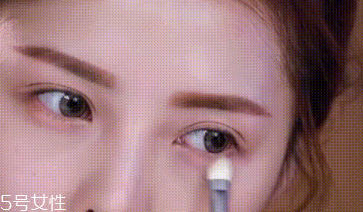 下眼影顯臟怎么辦？下眼影怎么畫不突兀？