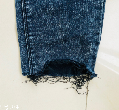 舊牛仔褲怎么改好看？只需幾步立馬變身時(shí)尚褲子