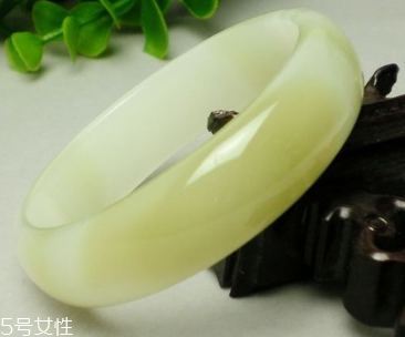 藍(lán)田玉手鐲一般多少錢(qián) 性價(jià)比很高的飾品