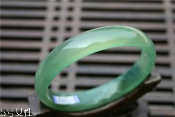藍(lán)田玉手鐲一般多少錢(qián) 性價(jià)比很高的飾品