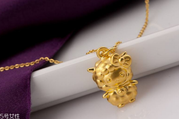黃金項(xiàng)鏈配什么吊墜好看 教你學(xué)會搭配