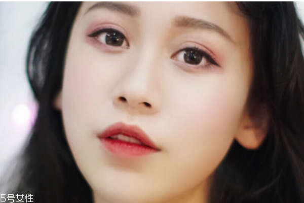 秋冬季節(jié)化妝步驟，保濕補(bǔ)水很重要