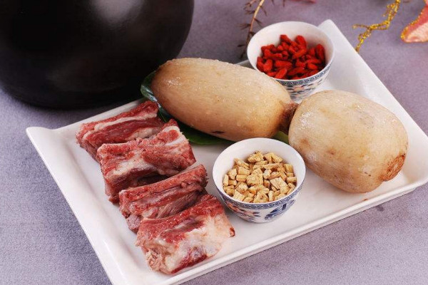 蓮藕怎么知道它粉不粉？別光看外表還得看孔數(shù)