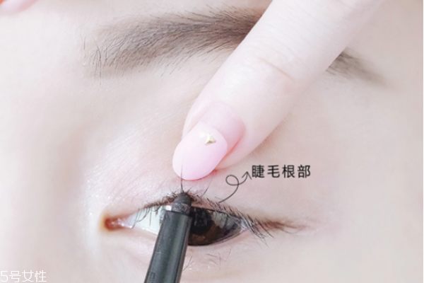 內(nèi)眼線(xiàn)怎么畫(huà)圖解 超實(shí)用的眼線(xiàn)畫(huà)法技巧
