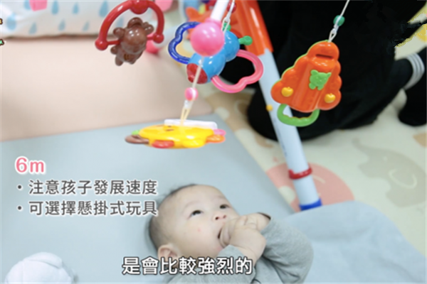 如何刺激寶寶的視覺(jué)、聽(tīng)覺(jué)、觸覺(jué)發(fā)育