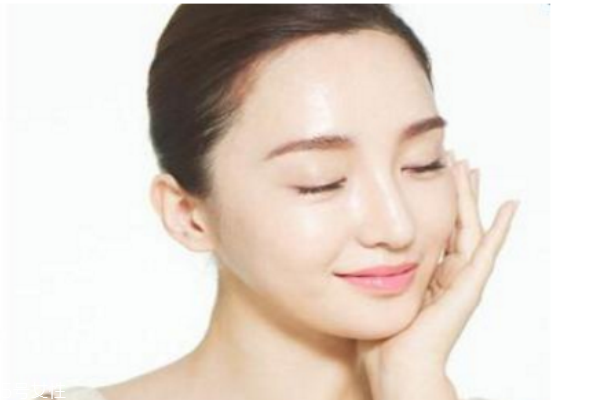 想變白富美，先學(xué)會(huì)這些美白技巧