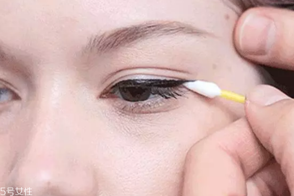 隱形眼線怎么畫(huà) 3步驟畫(huà)好隱形眼線