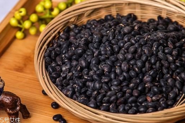 多吃黑豆頭發(fā)能變黑嗎 沒有科學根據