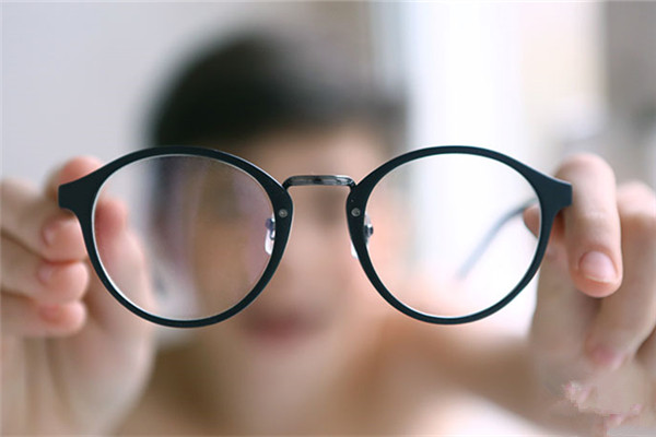 如何有效控制近視？視光師護(hù)眼4重點(diǎn)